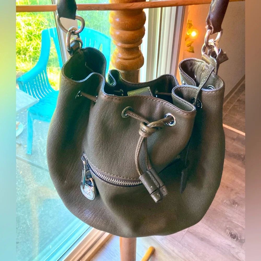 MICHAEL KORS HOBO DRAWSTRING SHOULDER BAG OLIVE ARMY GREEN PEBBLE LEATHER